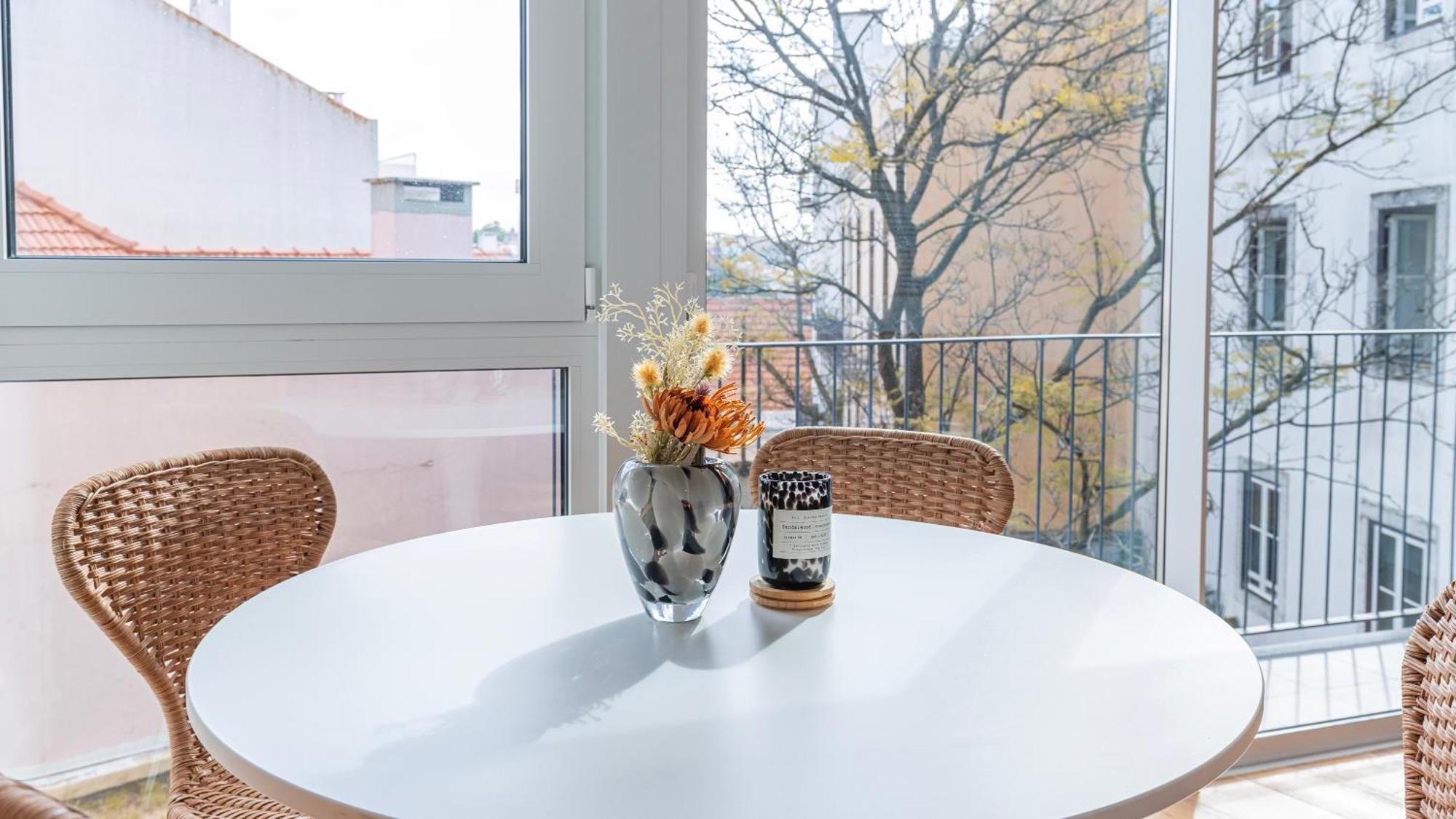 Classy 2Bdr House With Balcony By Lovelystay Lisboa Eksteriør billede